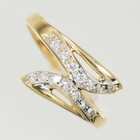 Ring med vita stenar stl 19, bredd 2-18mm, 14K, 2g Vikt: 2 g