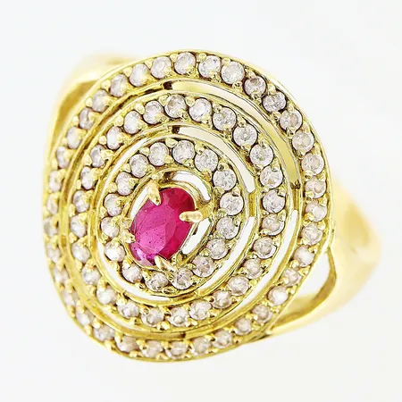 Ring röd/vita stenar stl:18¾ bredd 2-18mm 18K. Vikt: 5 g