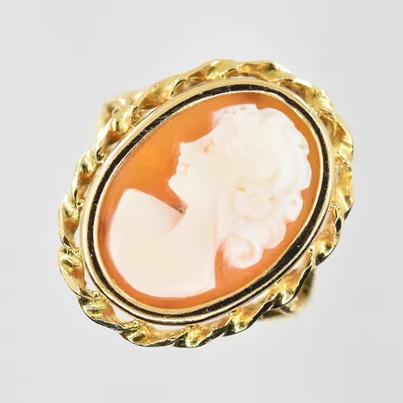 Ring med kamé stl:18, bredd 3-22mm, 18K. Vikt: 4,7 g