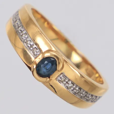 Ring med safir och diamanter 14x ca 0,005ct 8/8-slipade stl:16¾, bredd 5,6mm, Guldfynd, 18K Vikt: 3,1 g