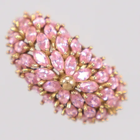 Ring rosa stenar stl:16¾, 18K bruttovikt Vikt: 7 g