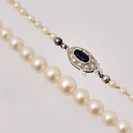 Pärlcollier 47cm docerat odlade pärlor, bredd 3-7mm, lås i silver 835/1000. Vikt: 0 g