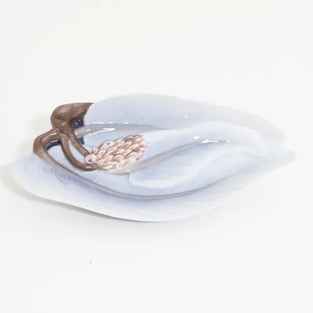 Fat Bing & Gröndahl nr 1169, porslin, längd 20,5cm, bredd:10cm. Skickas med postpaket.