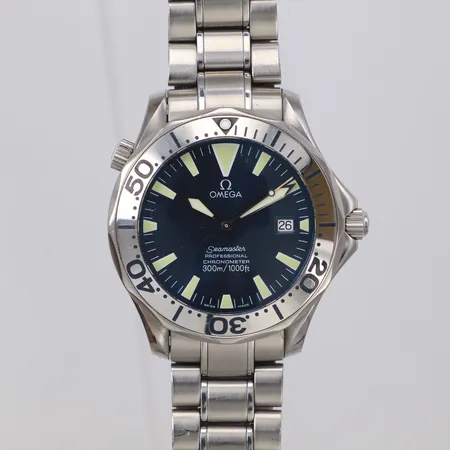 Herrur Omega Seamaster Professional Chronometer 300m, stål, automat, ref-nr 2255800, serie-nr 80032793, cal 1120, blå urtavla, garantikort Stjärnurmakarna Juli 2002, manual, korthållare sliten, bruksskick, servicebehov, inga övriga tillbehör