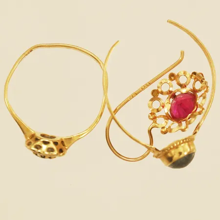 Diverse guld stenar 14K Vikt: 3 g