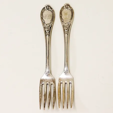 2 gafflar längd 18,5cm, gravyr, silver 830/1000 Vikt: 105,3 g