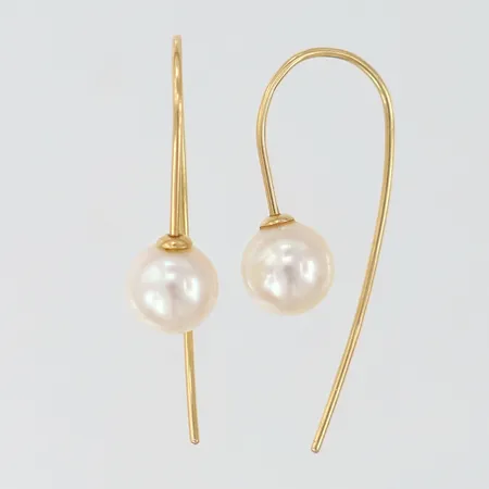 Ett par örhängen med odlade saltvattenpärlor Ø7mm längd 20x30mm 18K Vikt: 1,9 g