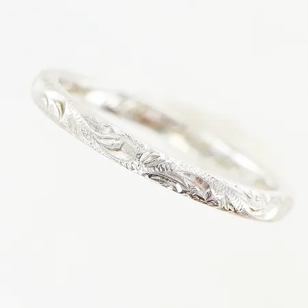 Ring mönster stl:16½ bredd 2mm gravyr platina 950/1000 vikt 3,1gram. 