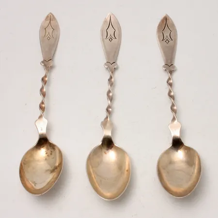 3st skedar, 14cm, modell Jämtlands skeden, silver 830/100, tillverkad av Guldsmedsaktiebolaget, 39,02g.