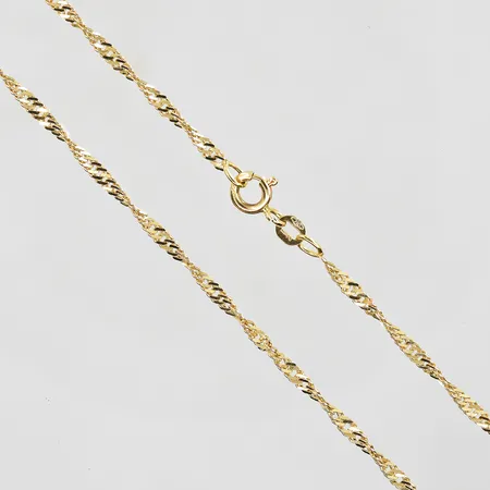 Kedja Singapore längd 42½cm, bredd 2mm, 18K. Vikt: 4,7 g