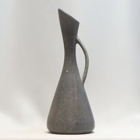 Hänkelvas Gunnar Nylund för Rörstrand ateljé, modell "AUD", glasyr i grått höjd 24cm, lagad hals  Skickas med postpaket.