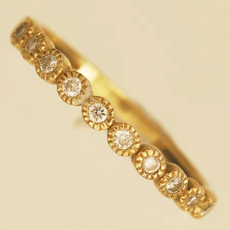 Ring med diamanter 10xca0,005ct stl:16½ bredd 2,2mm 18K Vikt: 1,4 g