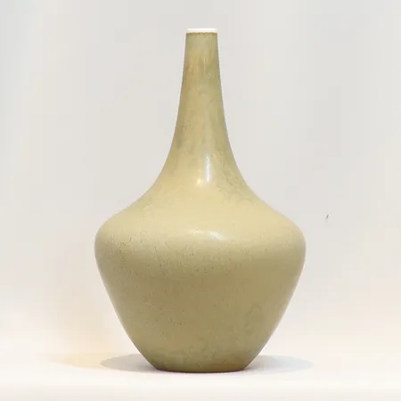 Vas Gunnar Nylund för Rörstrand serie "NSQ", glaserat stengods, höjd 22cm 1900-talets mitt Skickas med postpaket.