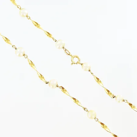 Collier Guldfynd odlade pärlor Ø5-5,5mm längd 48cm bredd 2-5,5mm 18K. Bruttovikt: 9,5gam. Vikt: 9,5 g