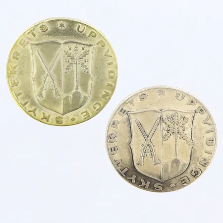 2 Broscher Ø31mm, skyttekrets uppvidinge, gravyr på baksidan, silver 830/1000 Vikt: 26 g