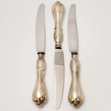 3st knivar i silver, längd ca 18cm, modell Olga, 830/1000, knivblad i stål, bruttovikt 148,54g.