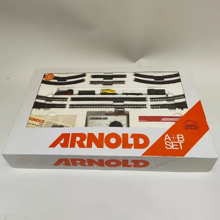 Tågset Arnold A+B set, i kartong, ej funktionstestad, saknar bottenkartongen