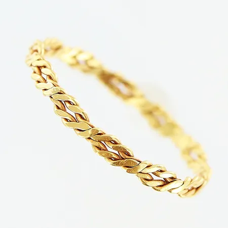 Ring flätad stl:16¼ bredd 2mm något skev skena 18K.  Vikt: 0,6 g