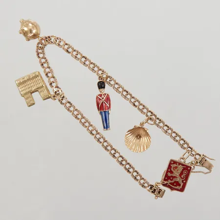 Armband Bismarck med berlocker längd ca 20cm, bredd ca 4mm, tre berlocker i 14K, säkerhetskedja, 18K Vikt: 11,8 g