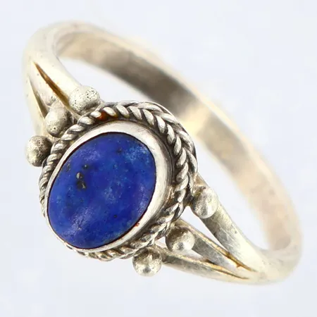 Ring med blå sten, stl:16½, bredd: 2-9mm, 925/1000 silver Vikt: 2,3 g