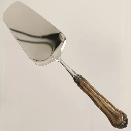 Tårtspade Chippendale längd 22cm, del i rostfritt stål, handtag i silver 830/1000 Vikt: 99,7 g