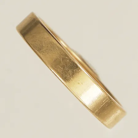 Ring stl:19½ bredd 4,0mm personlig gravyr 18K Vikt: 5,9 g