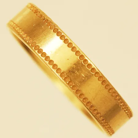 Ring stl: 18¾ bredd 5,0mm personlig gravyr 18K Vikt: 5,7 g