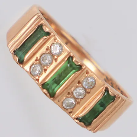 Ring med gröna och vita stenar stl:17, bredd 6,5mm, 14K Vikt: 3,8 g
