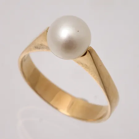 Ring stl:18½ bredd 4,1-7,8mm, 1st odlad pärla. mått Ï7,8mm, 18K, 4,43g.