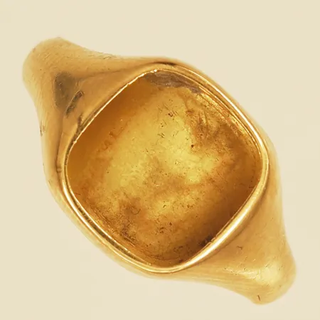 Ring stl:16 bredd 10,8mm sten saknas 18K Vikt: 1,8 g