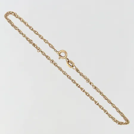 Armband Guldfynd tvinnad 18cm bredd 1,8mm några ojämnheter 18K Vikt: 1,3 g