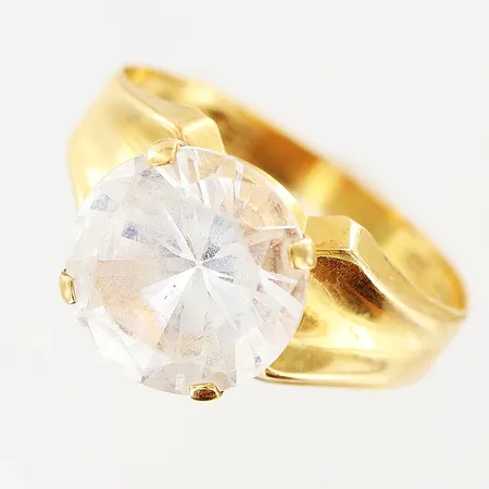 Ring vit sten stl:17¾ bredd 2,5-10mm 18K. Vikt: 3,1 g