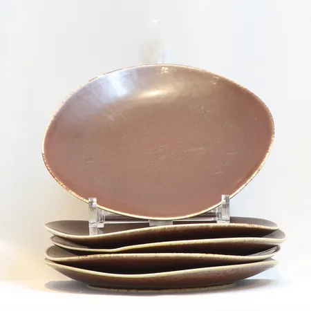 5st Assietter Carl-Harry Stålhane för Rörstrand, Ø19cm brunglaserat stengods, modell SHZ, signerade, 1900-talets mitt, Skickas med postpaket.