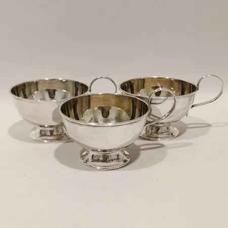 Tre punschkoppar höjd 3cm Ø5cm GAB år 1967 förgylld insida silver 830/1000 Vikt: 97,2 g