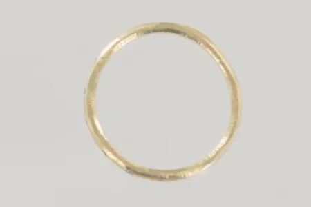 Ring med diamanter 6x0,01ct stl: 17 bredd 2 mm, 18K Vikt: 2 g