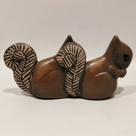 Figurin Ekorrar ur serien "Noas Ark" av Lisa Larson, Gustavsberg Höjd 7cm, bredd ca 15cm.