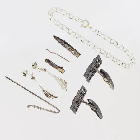 Slipsklämma, manschettknappar, armband, örhängen, allt med slitage och defekter, silver 830/1000 Vikt: 16,7 g