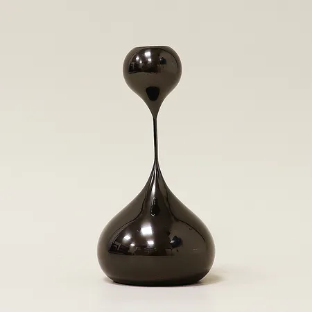 Ljusstake Klong Tender small D8, svart metall, höjd 15cm, tunna repor/skav, i originalkartong. 