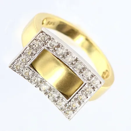 Ring vit/gulguld stenar stl:17¾, bredd 3-12mm, 14K Vikt: 5,4 g