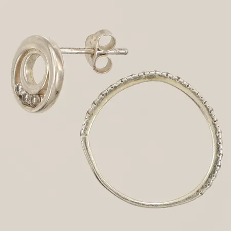 Ring ett udda örhänge defekta silver Vikt: 1,6 g
