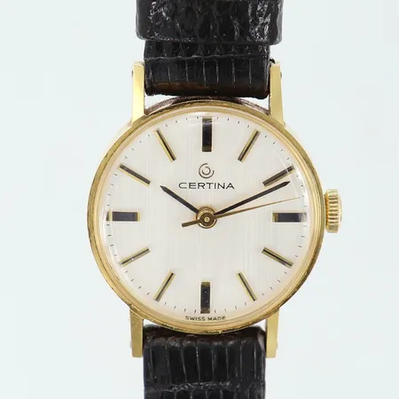 Damur Certina Ø21mm manuell boett i 18K läderband, repigt glas gravyr, inga tillbehör. Vikt: 0 g