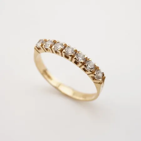Ring m vita stenar, stl 16(50), bredd 3mm, 18k Vikt: 2 g
