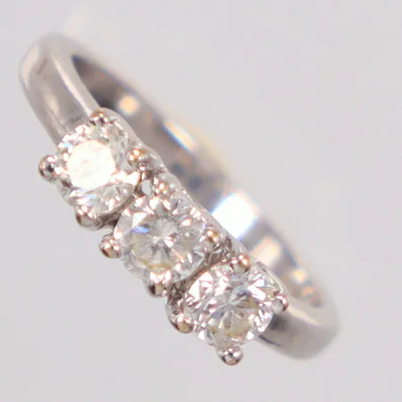 Ring diamanter 3x0,25xt W/SI vitguld stl:17¼ 18k Vikt: 4 g