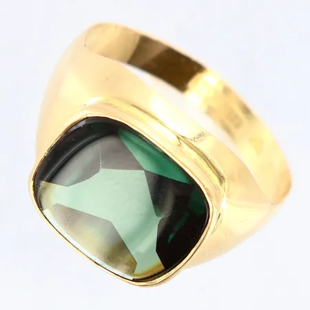 Ring med grön sten stl:19, bredd 12mm, skev, 18K Vikt: 4 g