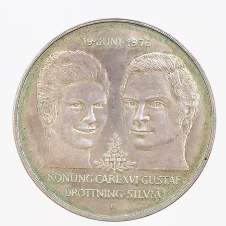 Jubileumsmynt Kungliga bröllopet 1976, nominellt värde 50 kronor, Ø35mm, silver 925/1000 Vikt: 27,1 g