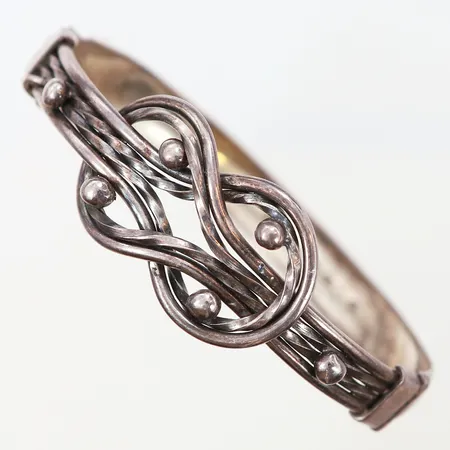 Armband Kalevala Koru, stelt ca 6x5cm, bredd:8,5 - 19,0mm, öppningsbar med säkerhetskedja, defekt lås, Finland, 1957, 830/1000 Silver  Vikt: 20,7 g