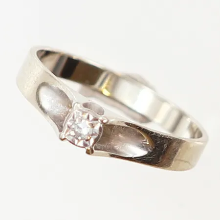 Ring diamant åttkantslipad 0,01ct, stl:15¼, GFAB, vitguld, 18K  Vikt: 1,6 g