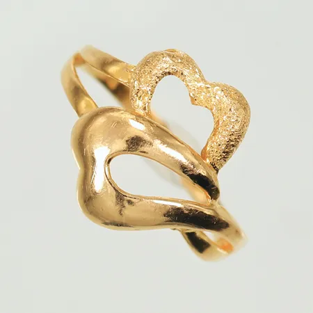Ring med hjärtan stl 18¼ bredd 2-15mm 21K 3g Vikt: 3 g