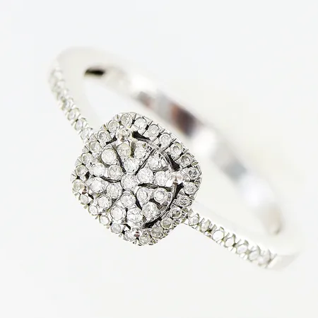 Ring diamanter 57 x ca 0,005ct Guldfynd stl:17½ bredd 2-8mm vitguld 18K. Vikt: 3,9 g