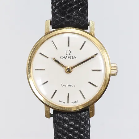 Damur Omega Genève 18K Ø23mm manuell uppdragning, ca år 1979, originalkrona, gravyr slitet läderband, guld i boetten, bruttovikt 15,3g